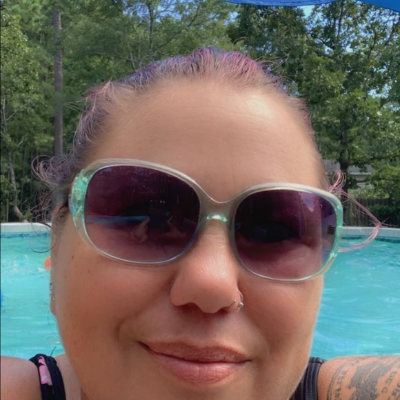 Meet your Posher, Stacey - Picture 2 of 5